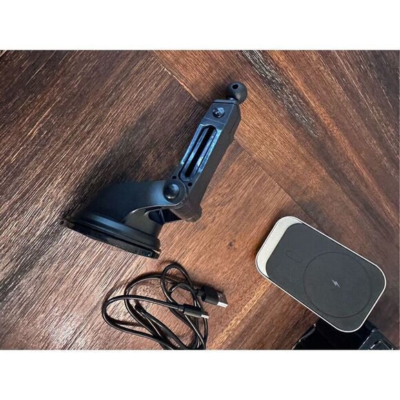 Magnetic phone holder and wireless charger for car. - Picture 8 of 10